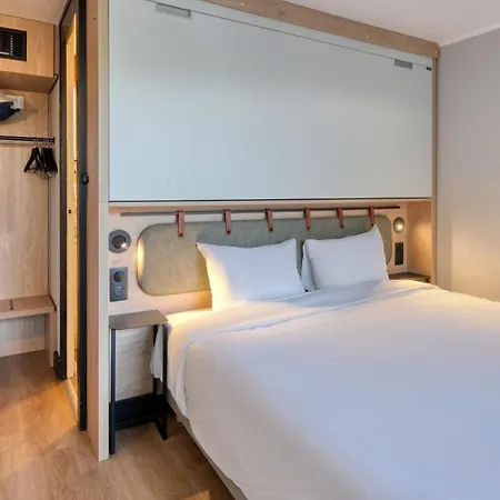 Hotel Campanile Nature - Bordeaux Est 3*