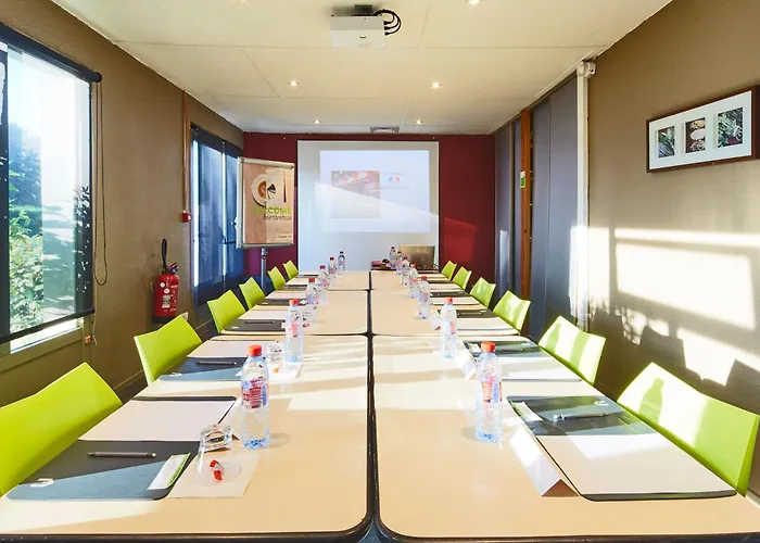 Hotel Campanile Nature - Bordeaux Est 3*